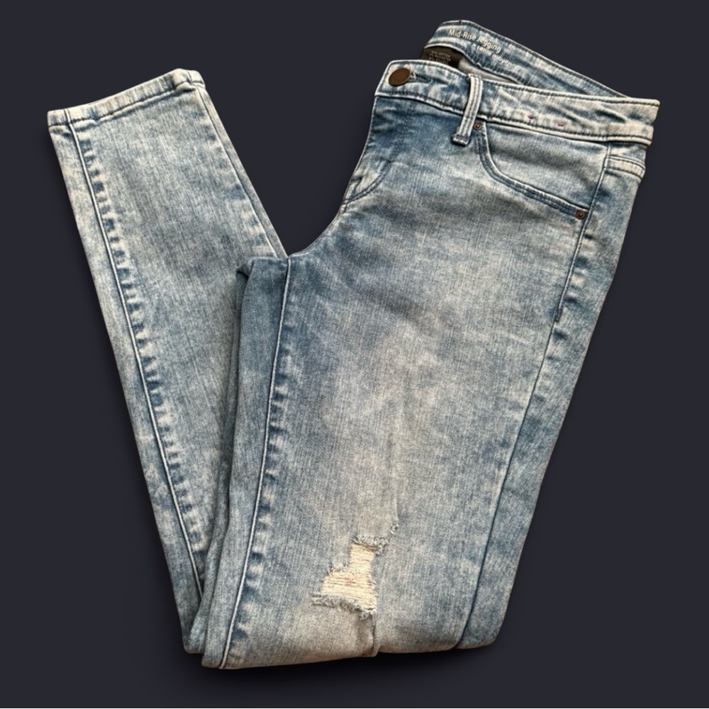 Light Wash Acid Wash Distressed Jeggings